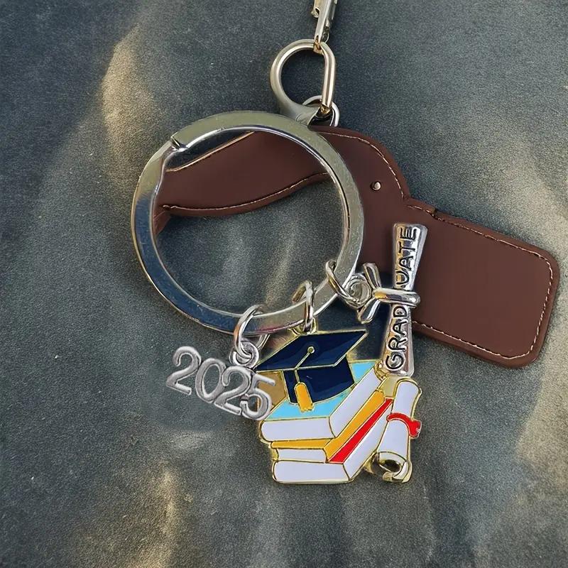 Брелок для ключей на выпускной сезон 2025 года, памятный знак, гравированный сплав, креативный брелок в виде книжной крышки, уникальный, многофункциональный