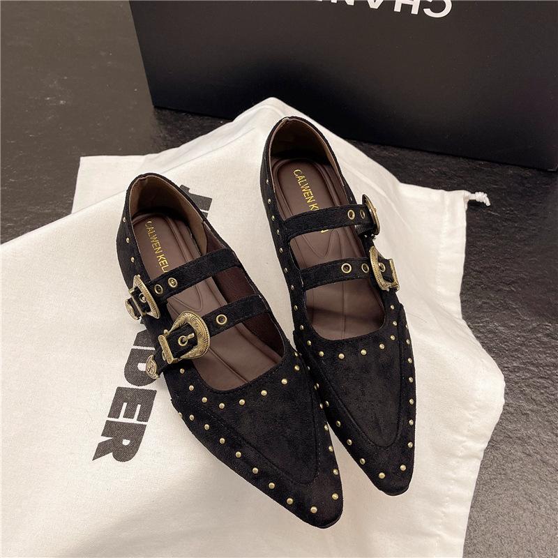 Европейские и американские ретро туфли Мэри Джейн из мягкой кожи с острым носком и плоской подошвой, увеличивающие внутреннюю высоту, женские, коричневые, с заклепками, с одним ремешком и мелким вырезом s