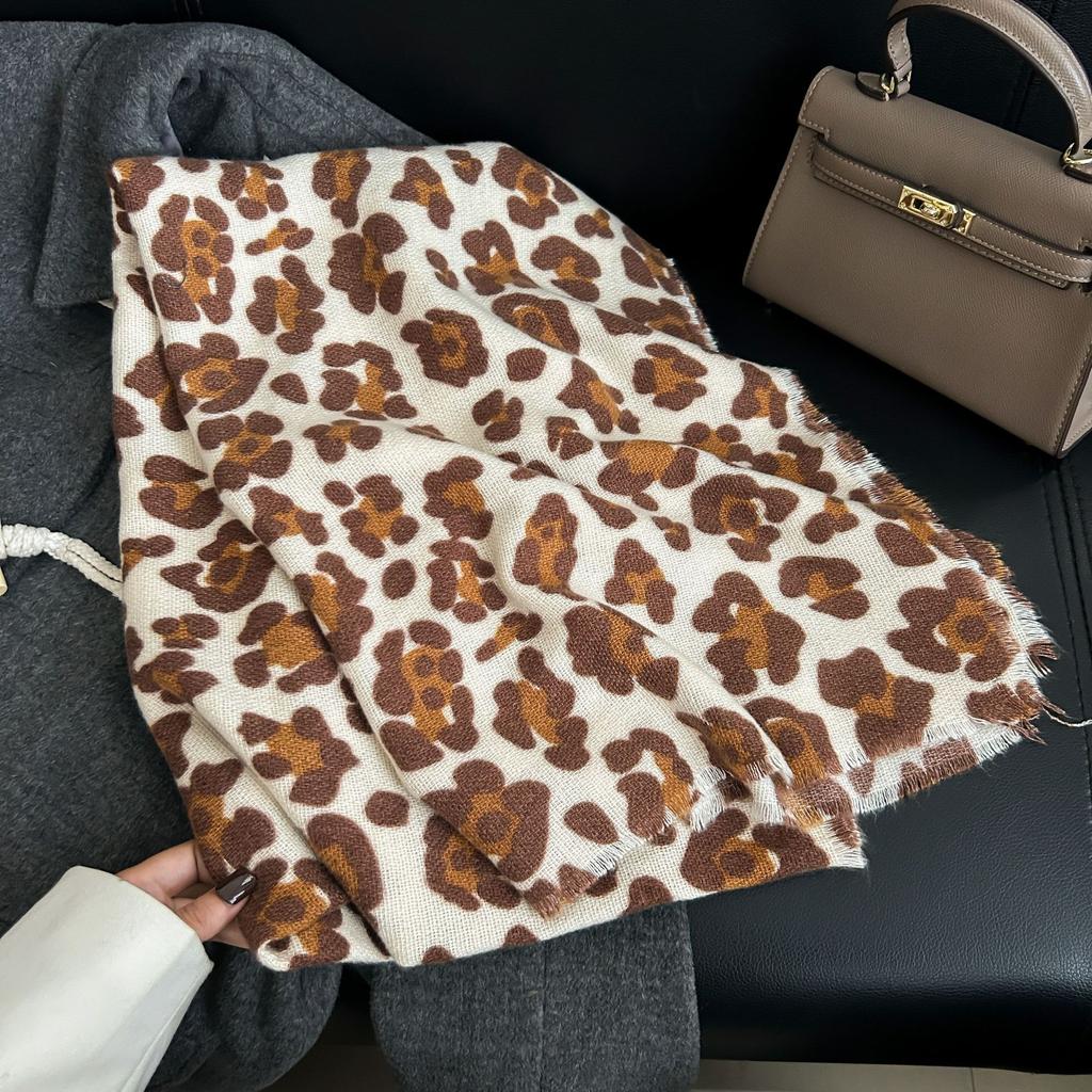 Fashion High-end Leopard Print Scarf Autumn and Winter Women's Modern Personality Wild Beauty Temperament Imitation Cashmere Warm Shawl