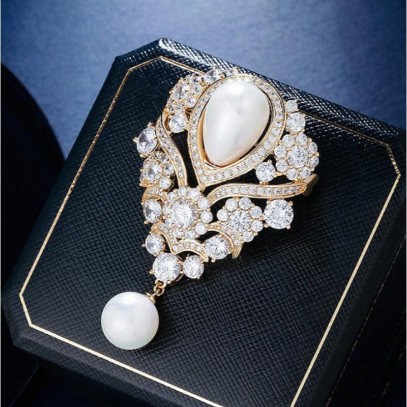 Charming Violet Pearl Pendant Brooch with Rhinestone for Evening Gown Accessory