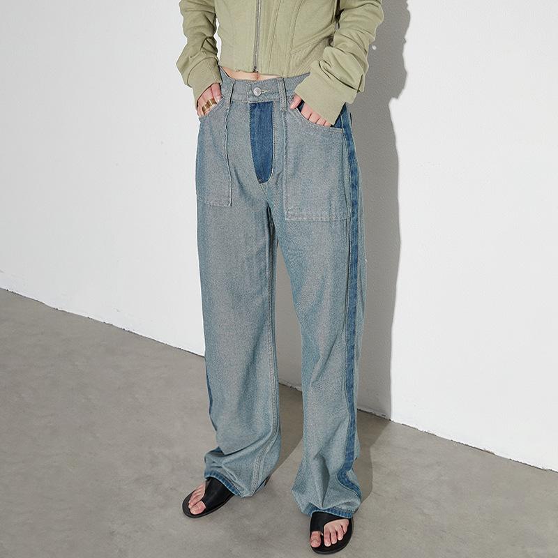 Весна 2025 г. Узкие джинсовые брюки с высокой талией и цветными блоками — европейский и американский стиль