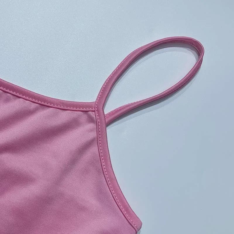 Летний женский комплект в европейском и американском стиле с укороченным топом и юбкой до бедра 2023 года