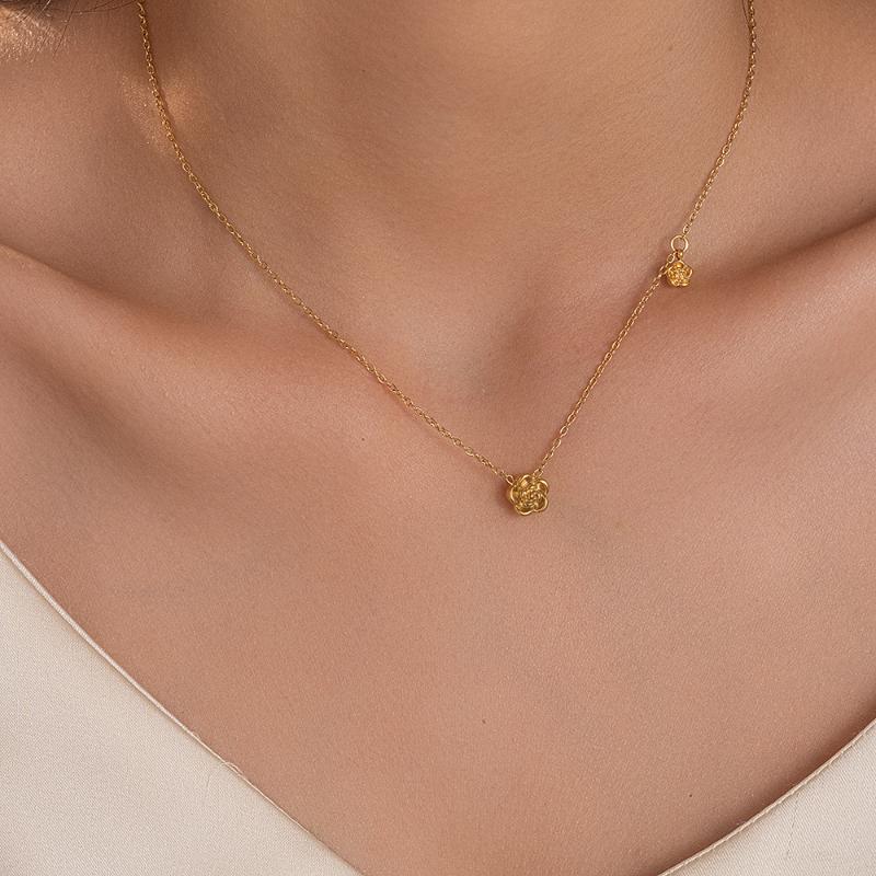 Gold Rose Choker and Bracelet Set for Women Fashionable Accessory Perfect for Gifts