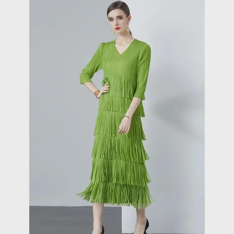 Miyake 2024 V-образный вырез с длинными рукавами и кисточками плиссированное платье