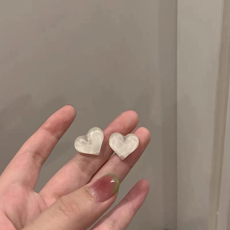 Летние серьги-пусеты в виде сладких желейных сердечек 2023: Трендовый, Нишевый Дизайн, Ощущение Легкой Роскоши для Женщин
