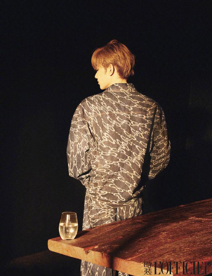 2024.2 ОБЛОЖКА L'OFFICIEL ZEROBASEONE ЧЖАН ХАО, случайная