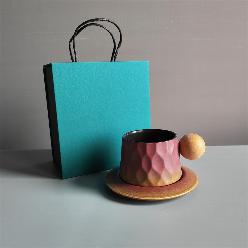 Высококачественная легкая роскошная керамическая кофейная чашка, подарочная чашка, креативный набор кофейных чашек и блюдец, простой для домашнего использования