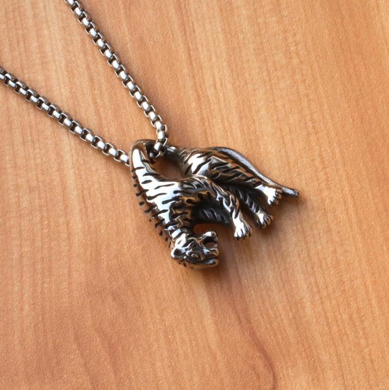 New European and American Hip Hop Jewelry Necklace Leopard Titanium Pendant Pendant ,A Gift for My Boyfriend