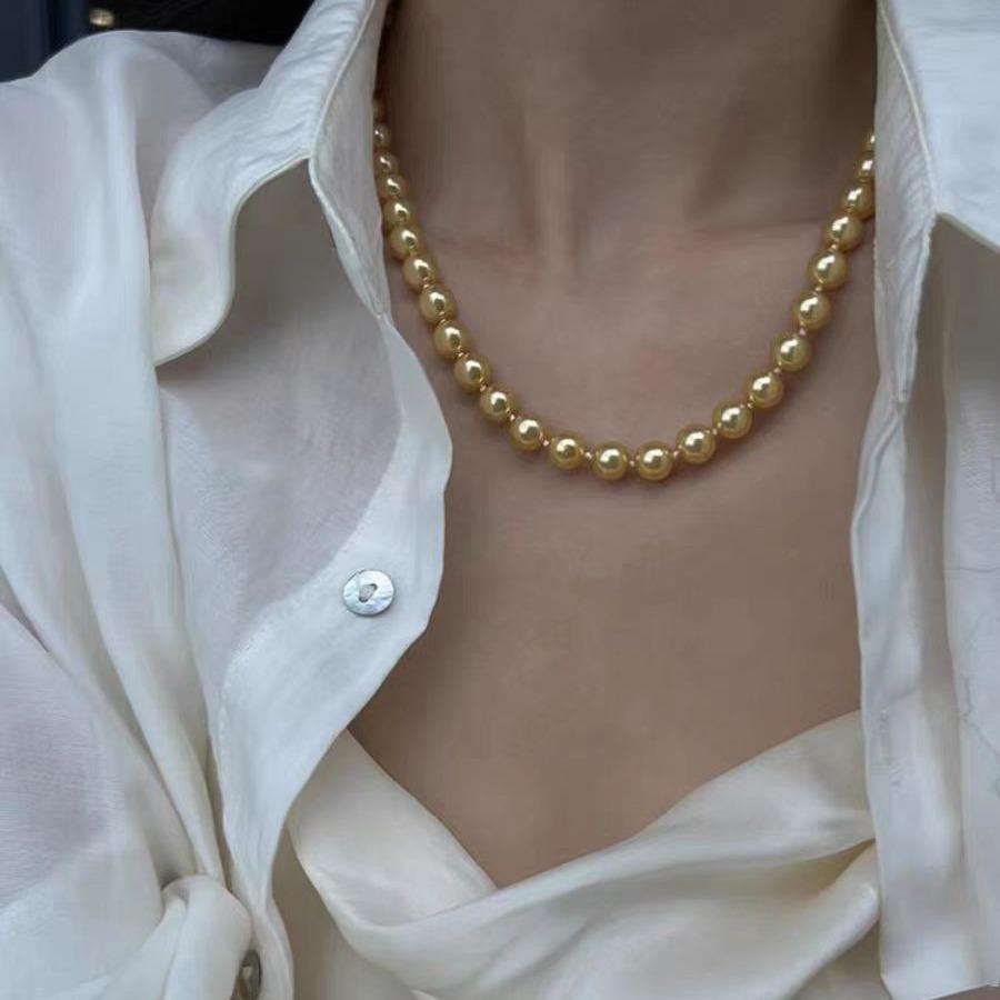 Настоятельно рекомендуем бежевую золотую французскую ретро-цепочку на ключицу с сильным легким антижемчужным чаем.