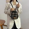 2025 новая шерстяная женская сумка мини на плечо модный универсальный клетчатый рюкзак для通勤