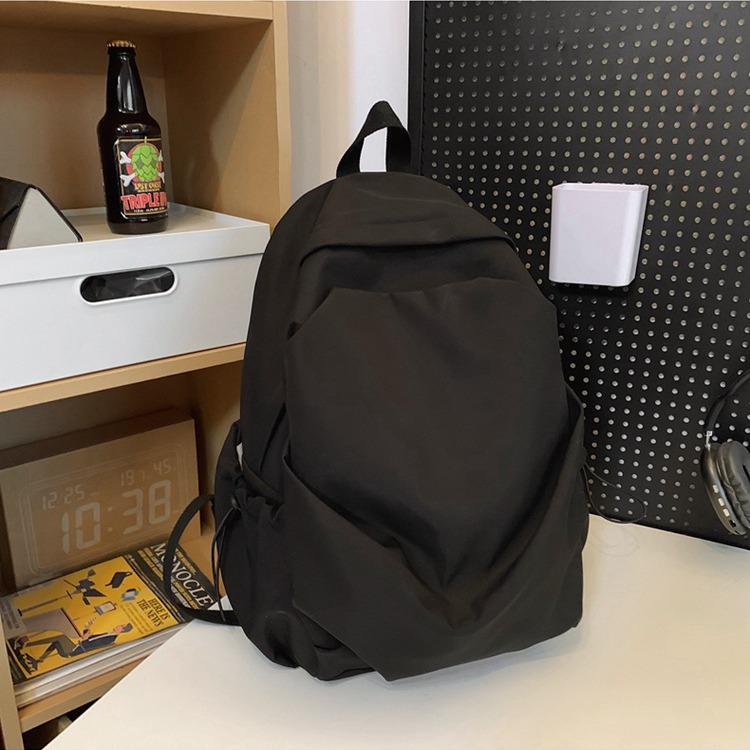 Large Capacity Nylon Lightweight Fashion Backpack for Casual Hiking and Commuting