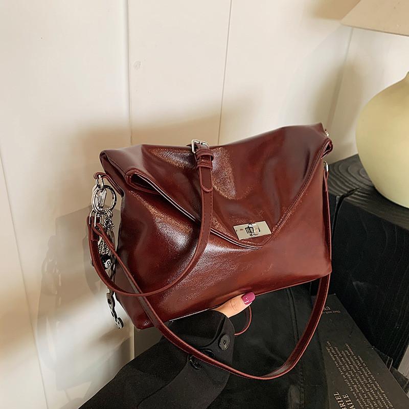Ielgy High-End Retro Bag Women's Winter Shoulder Armpit Bag Casual All-Match Commuter Messenger Bag