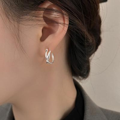 Серьги-крестики Весной и летом Новые простые серьги в нишевом дизайне