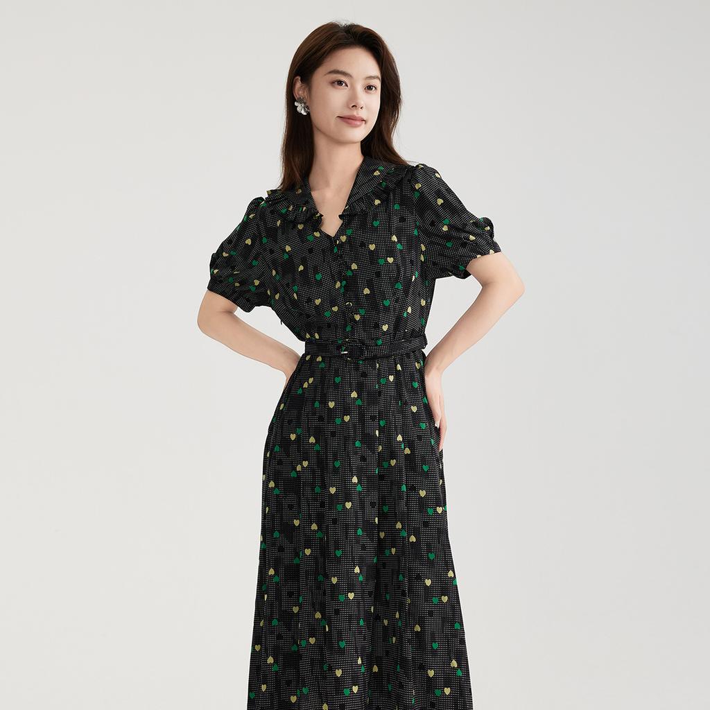 Temperament thin short-sleeved floral dress for women in 2026 summer, with a high-end feel and a slimming effect. Medium to long skirt