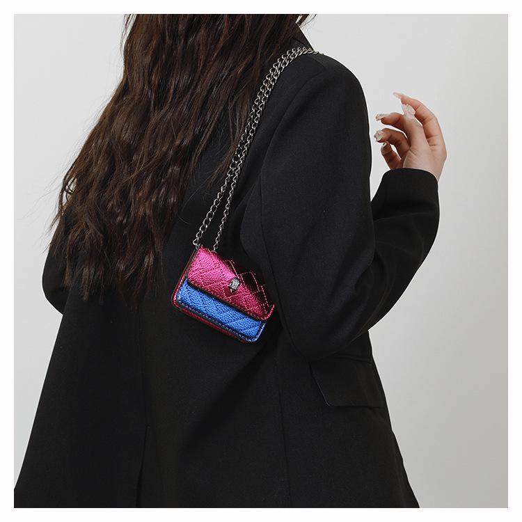 Сумка-мини на цепочке с ромбовидной стежкой на весну/лето 2025 - Вышитая сумка кроссбоди с головой орла