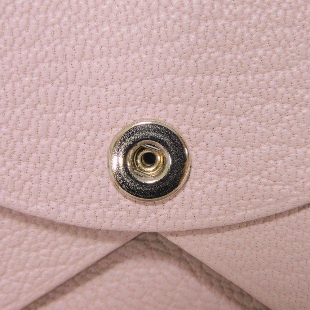 Сумка 9212 Calvi 7946 из козлиной кожи Chevre Mysore с логотипом, оттиснутым фольгой, пастельно-розового цвета, в отличном состоянии 13808