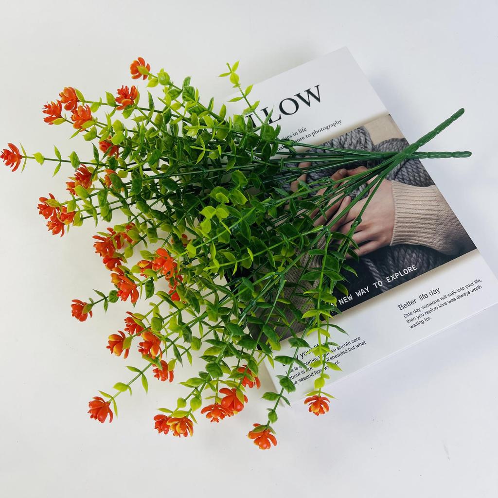 Букет из семи роз с эвкалиптом и камелией - Искусственные цветы