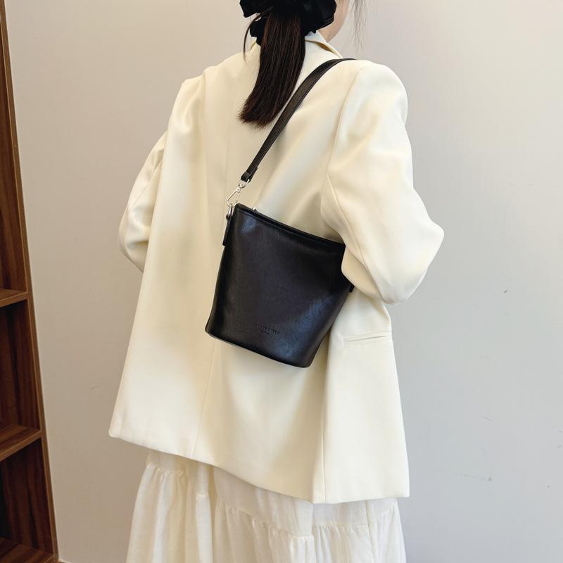 Премиальная сумка женская 2024 новая мода ретро иностранный стиль сумка через плечо подмышкой сумка-мессенджер сумка-ведро