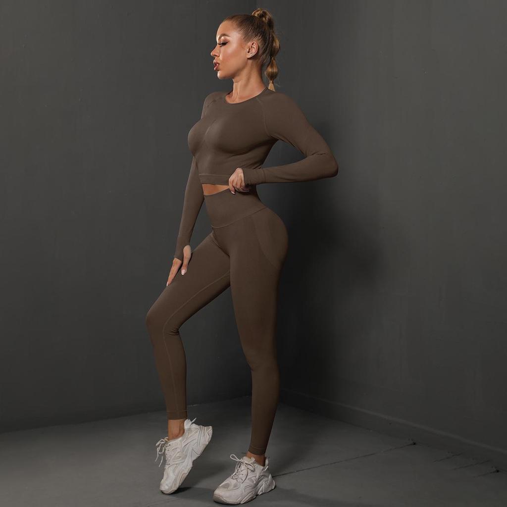 European-American Seamless Peach Lift Yoga Suit: Women's Two-Piece Running & Fitness Set.