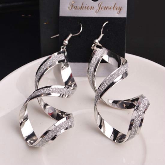 Женские висячие серьги в форме спирали