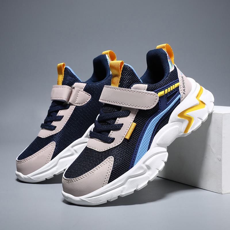 Кроссовки детские из дышащей сетки весна/осень 2024 г.: Спортивная обувь для девочек и мальчиков с полым дизайном для детей среднего и большого роста.