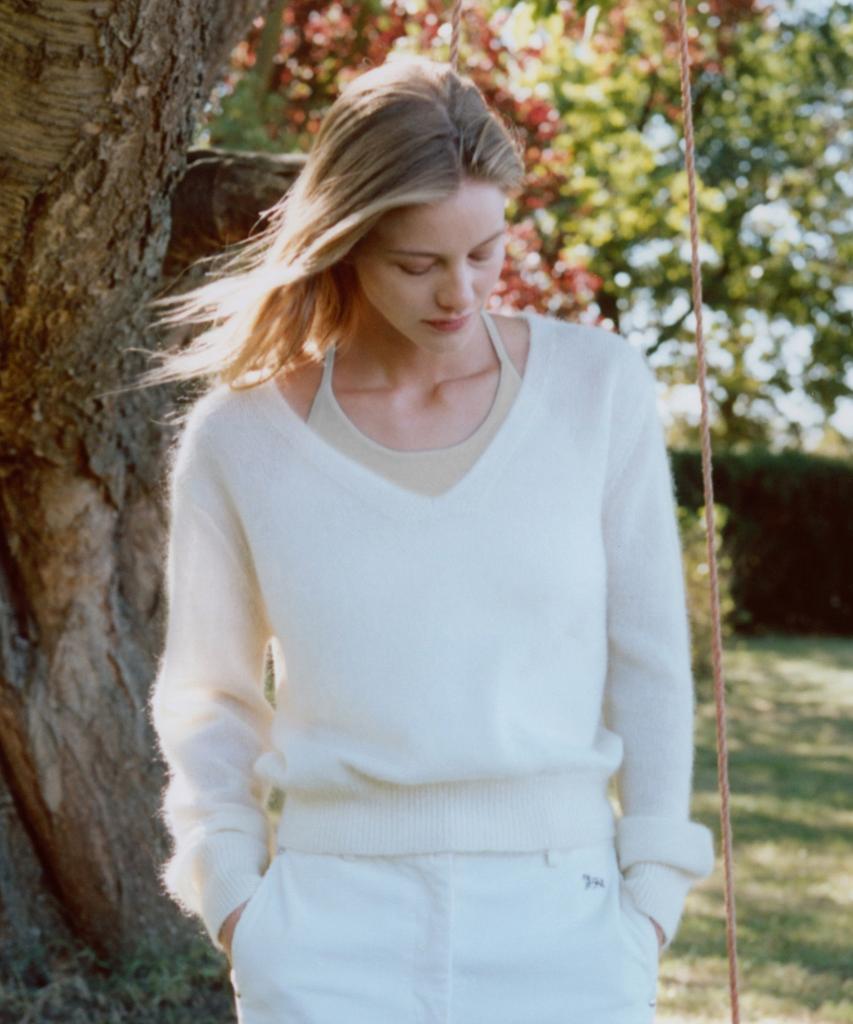 FOLNUA Dose V Neck Knit (Ivory)