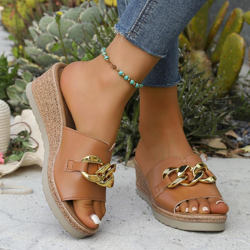 Мода Плюс Размер 2025 Новые Летние Шлепанцы на Платформе Женские Горячая Распродажа Повседневные Клинья Металлическая Отделка Сандалии для Улицы Повседневные Шлепанцы