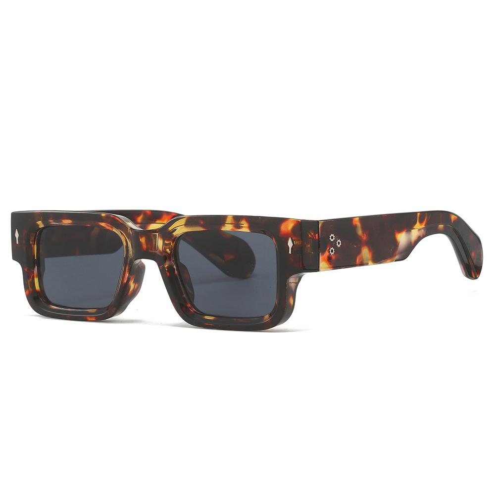 Classic Fashion Rivet Brand Designer Square Sunglasses Women For Men Luxury Vintage Punk Sunglasses Popular Hip Hop Shades UV400