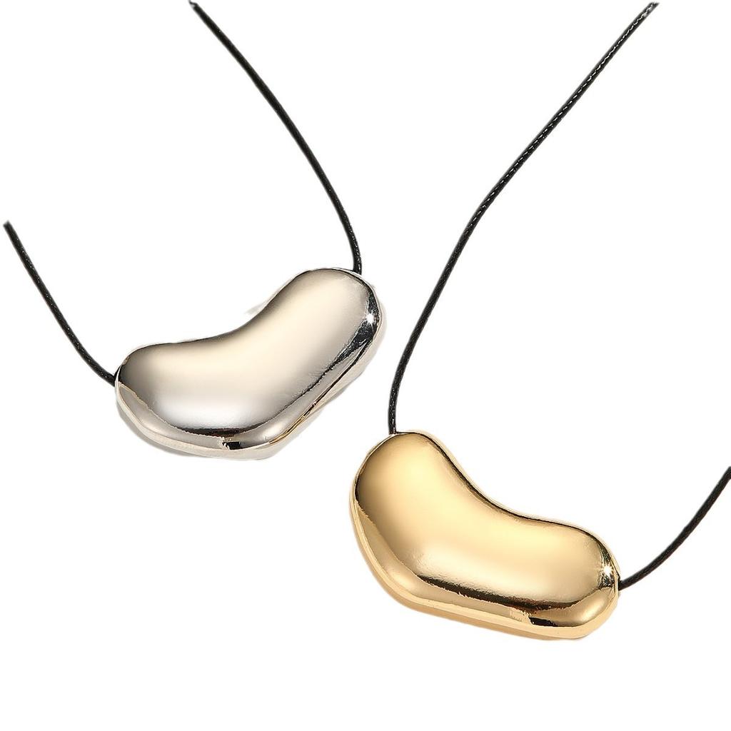 European and American Popular Style Korean Velvet Metal Peach Heart Necklace High-end Light Luxury Sweater Chain