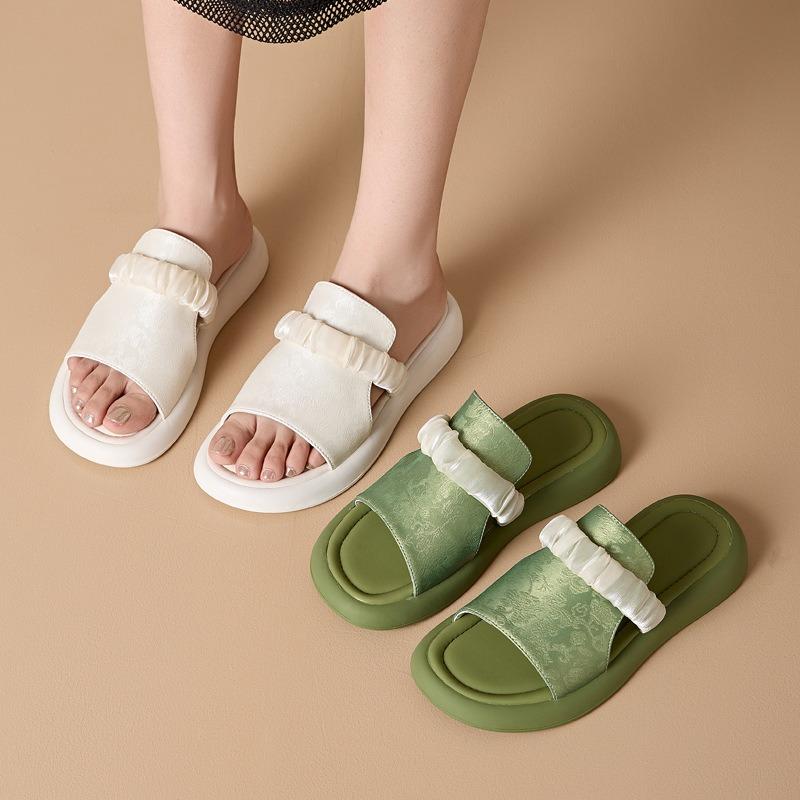 Кожаные сандалии-тапочки с толстой подошвой