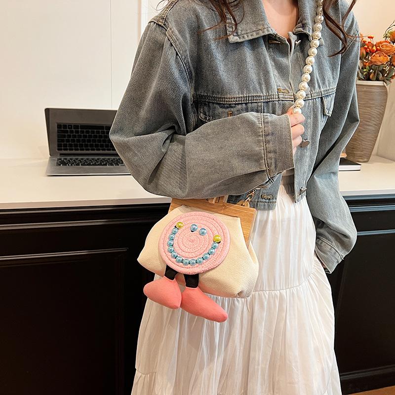 Милая маленькая сумка со смайликом 2024 года, новая летняя сумка через плечо из холста, женская маленькая сумка-ракушка с жемчужной цепочкой и ароматным ветром