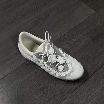 Версия из коровьей кожи~ Дизайн со шнуровкой наискосок, маленькие белые туфли, женская универсальная спортивная и повседневная обувь на толстой подошве, нишевый дизайн, ретро кеды