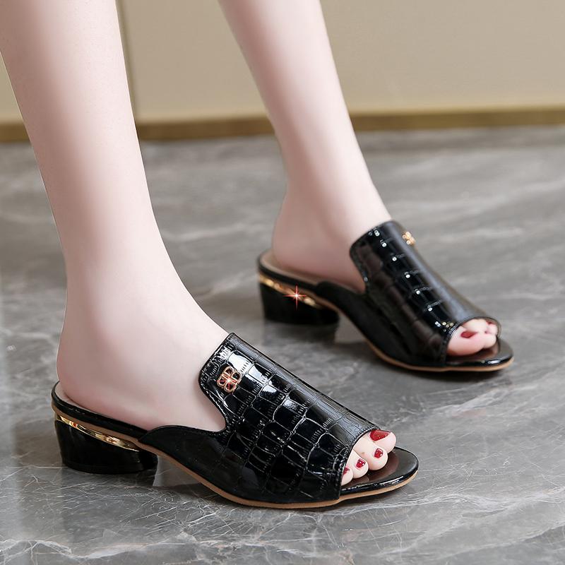 Женская обувь Красные сексуальные мягкие кожаные женские шлепанцы Летние модные туфли на каблуках для девочек Удобные сандалии