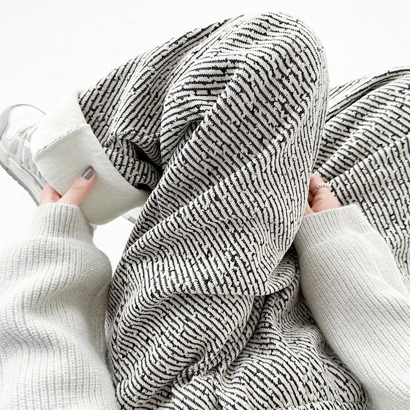 Полосатые широкие брюки женские осенне-зимние бархатные утолщенные ретро-атмосферные повседневные брюки с драпировкой