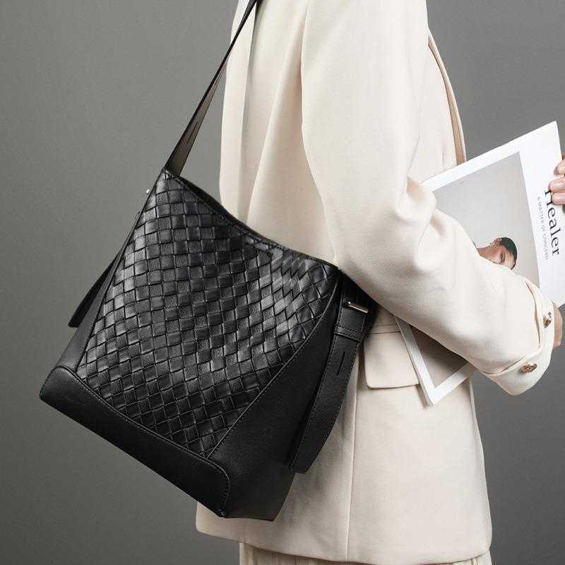 Женская сумка Сумка-тоут из коровьей кожи Плетеная вручную сумка-мессенджер через плечо для通勤 большой вместимости