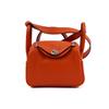 Женская сумка Lindy Swift из телячьей кожи 19 Terre Battue/Sesame Red/Sesame H082607CKAG