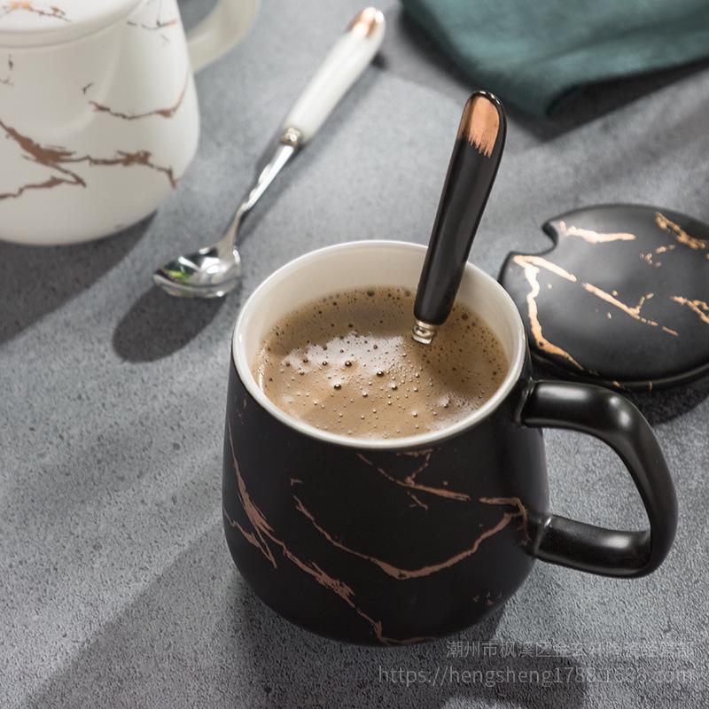Кружка с мраморным узором, крышкой и ложкой - Элегантный подарок для офиса и завтрака
