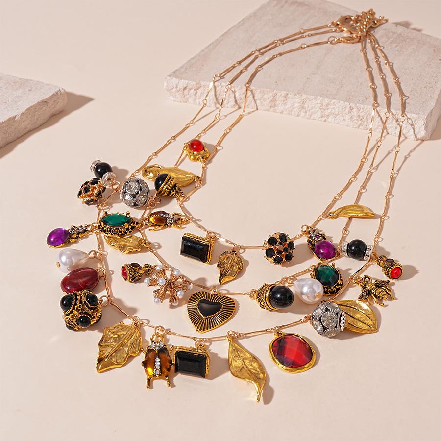 Ретро Ожерелье с инкрустированным бриллиантами сердцем и геометрическим насекомым для женщин - Преувеличенный многоэлементный дизайн