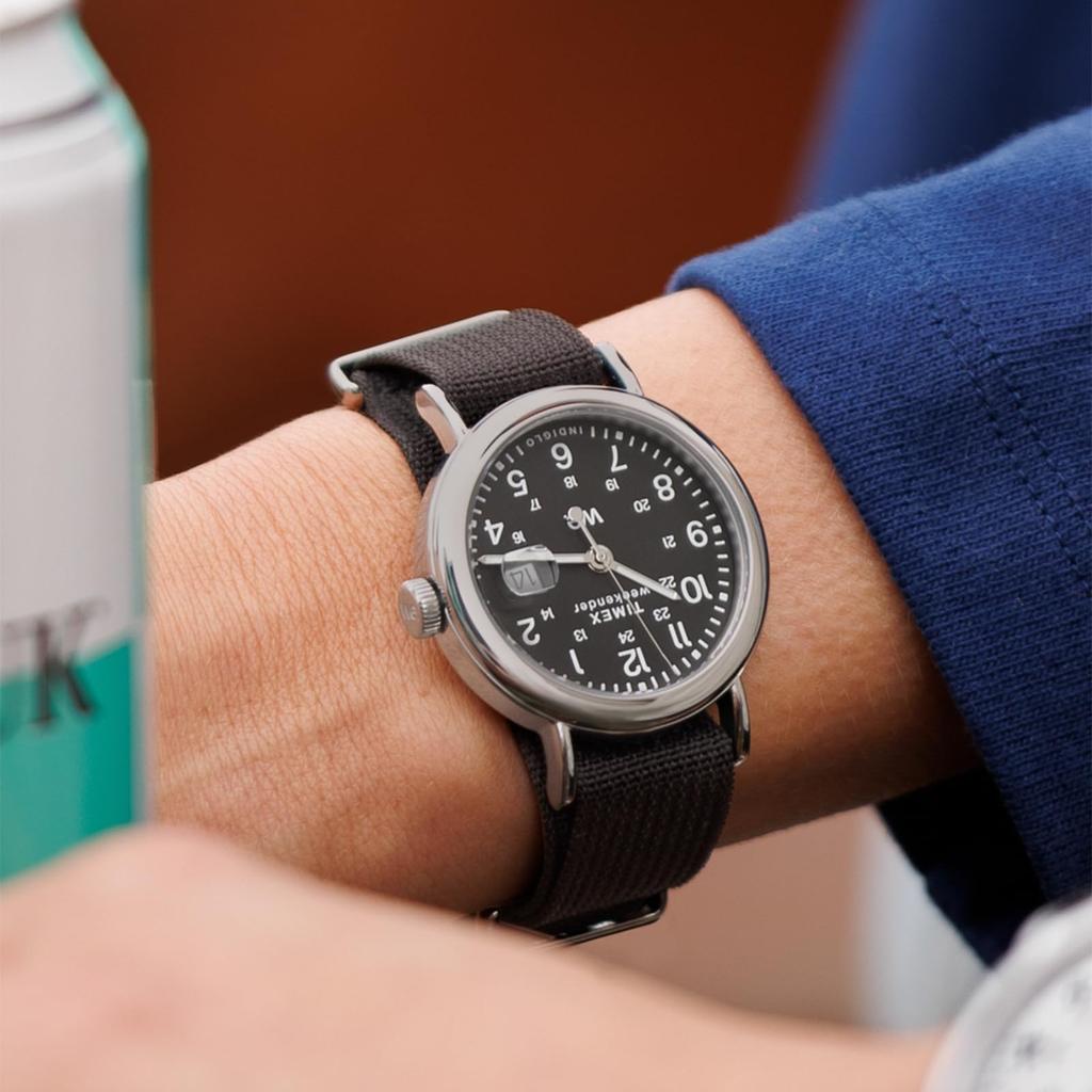 TIMEX Унисекс кварцевые наручные часы Weekender TW2W86100 Водонепроницаемость 5 АТМ Акрил Черный циферблат Латунь