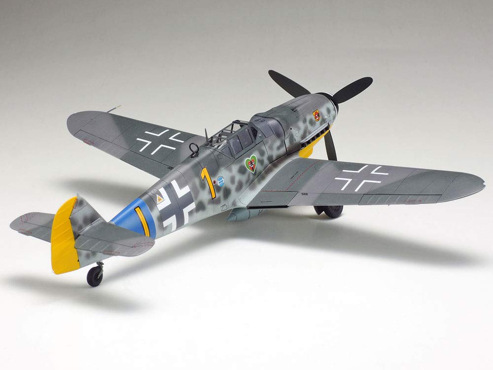 Tamiya Масштабный ограниченный продукт Немецкая армия Messerschmitt Bf109 Kubelwagen Type 82 Набор пластиковых моделей 25204 Литье Цвет 1/48 G-6 &