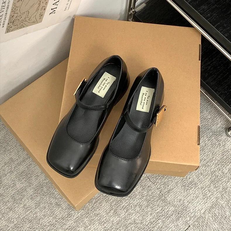 Весенние женские туфли Мэри Джейн Модные туфли-лодочки с неглубоким вырезом и ремешком на пряжке Элегантные женские туфли на квадратном каблуке Обувь в уличном стиле