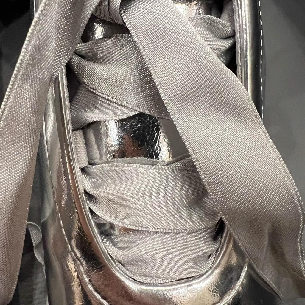 Весенние балетки женские кроссовки на мягкой подошве серебристые туфли