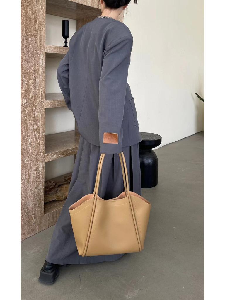 2025 Женская большая дизайнерская сумка из мягкой кожи, вместительная сумка через плечо из коровьей кожи