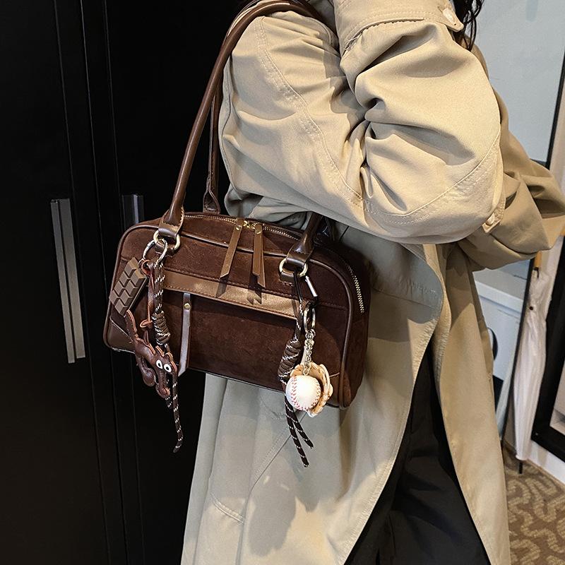 Ретро сумка под мышкой женская осень и зима 2025 новая трендовая корейская нишевая портативная сумка-боулинг большой вместимости для поездок