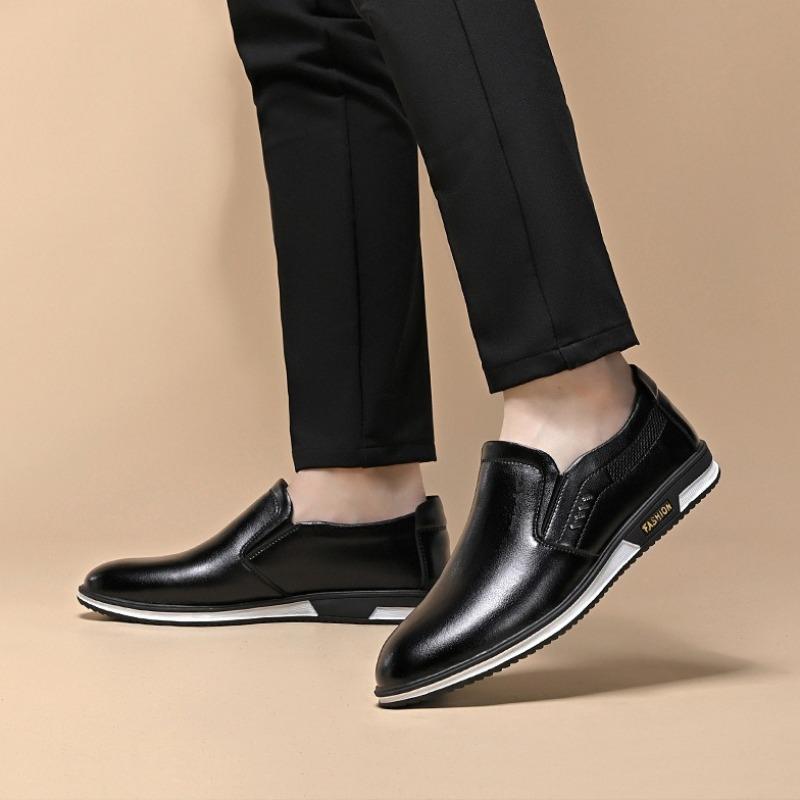 Модная белая кожаная обувь для мужчин летом 2025 года, новая дышащая перфорированная обувь для платья, мужская обувь для вождения, британская кожаная обувь