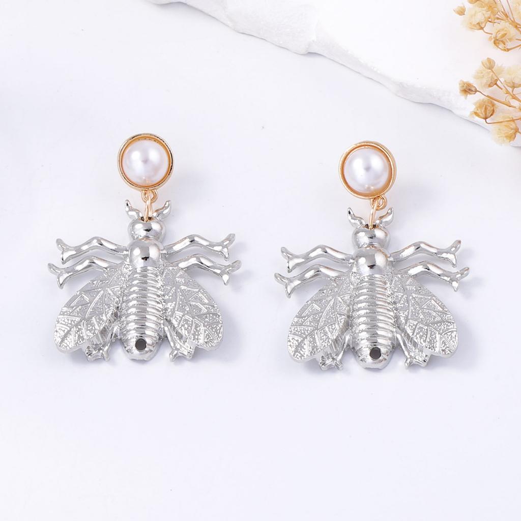 Digadagu Metal Insect Dangle Earrings New Women's Classic Vintage Insect Earrings Daily Zircon Accessories