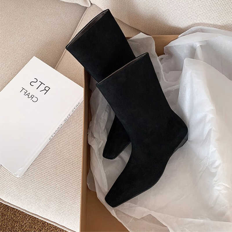 Версия из коровьей кожи~ осенне-зимние новые ретро ботильоны на танкетке со средним голенищем и свободным голенищем, рыцарские сапоги-трубы, универсальные кожаные короткие ботинки для женщин