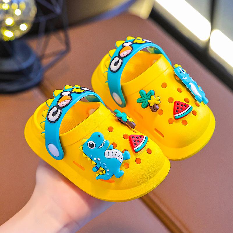 Очаровательные детские туфли с героями мультфильмов, нескользящий дизайн с закрытым носком для мальчиков и девочек в возрасте от 2 до 6 лет