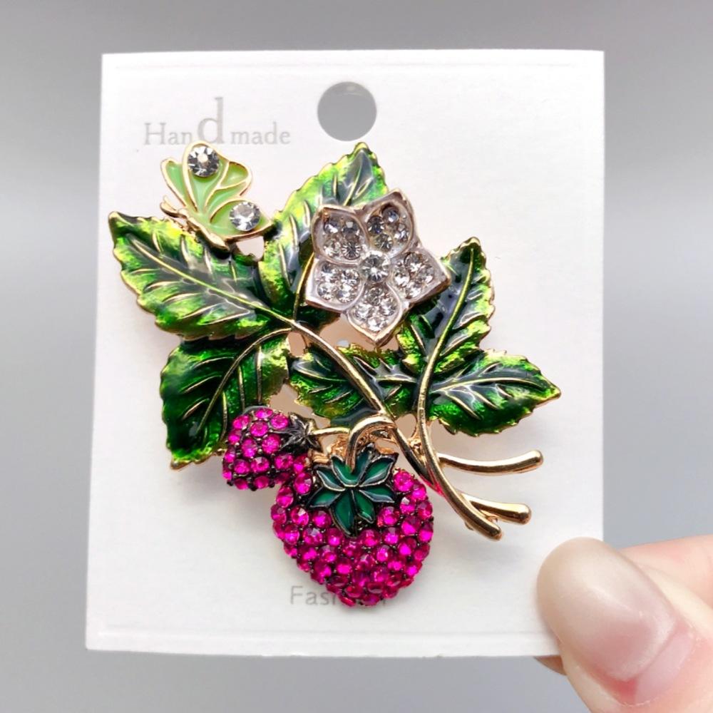 Pretty Strawberry Brooches Rhinestone Enamel Fruits Brooch For Women's Clothes Backpack Pins Badge