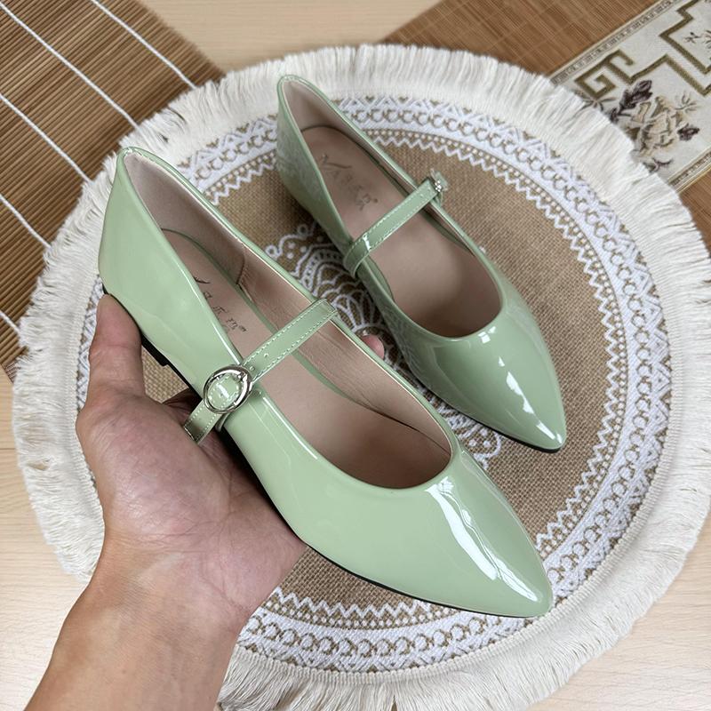 Модная женская обувь на плоской подошве Весна и Осень Неглубокие 2025 Новые Лакированная кожа Женская обувь Заостренный Мэри Джейн Ретро Большой размер Обувь на плоской подошве